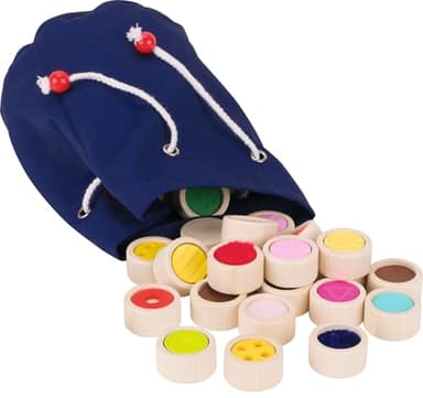 goki 59004 Fühlmemo Holz und Textil, Taktiles Lernspiel für die ganze Familie, unterschiedliche Oberflächen, Förderung Feinmotorik und Tastsinn, 32-er Set, ab 3 Jahren