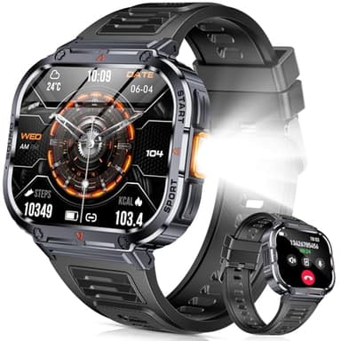 Smartwatch Herren - Telefonfunktion, 2.0" HD Militär Uhr mit LED Taschenlampe/IP68 Wasserdicht,100+Sportmodi Sportuhr Outdoor Fitnessuhr Smartwatch für Android/iOS/HarmonyOS